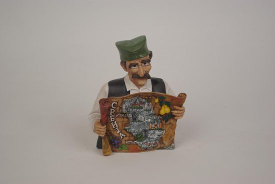 Figura Srbijanac sa mapom i šajkačom