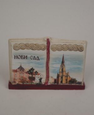 Figura knjiga S - Trg Slobode